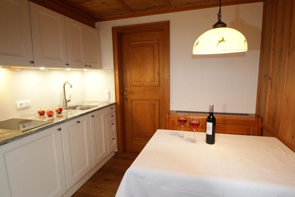 Haus Landbrugg Lägenhet Lech am Arlberg Rum bild